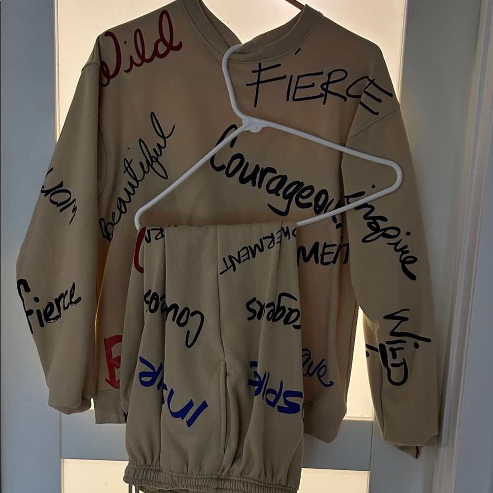 POP UNDERWEAR Beige Graphic Sweatshirt & Joggers Set